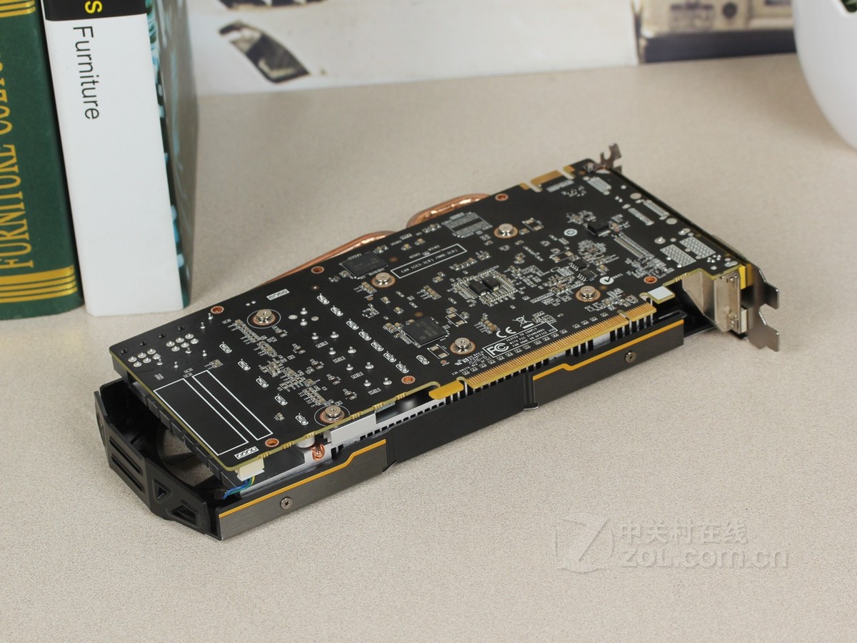 索泰gtx 950-2gd5 霹雳版 ha 效果图(12/15)