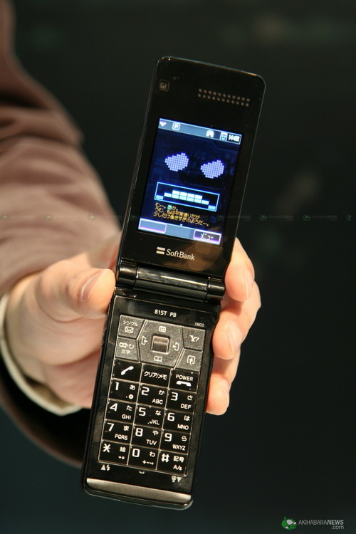 softbank东芝联合发布变形金刚手机815t (41/45)