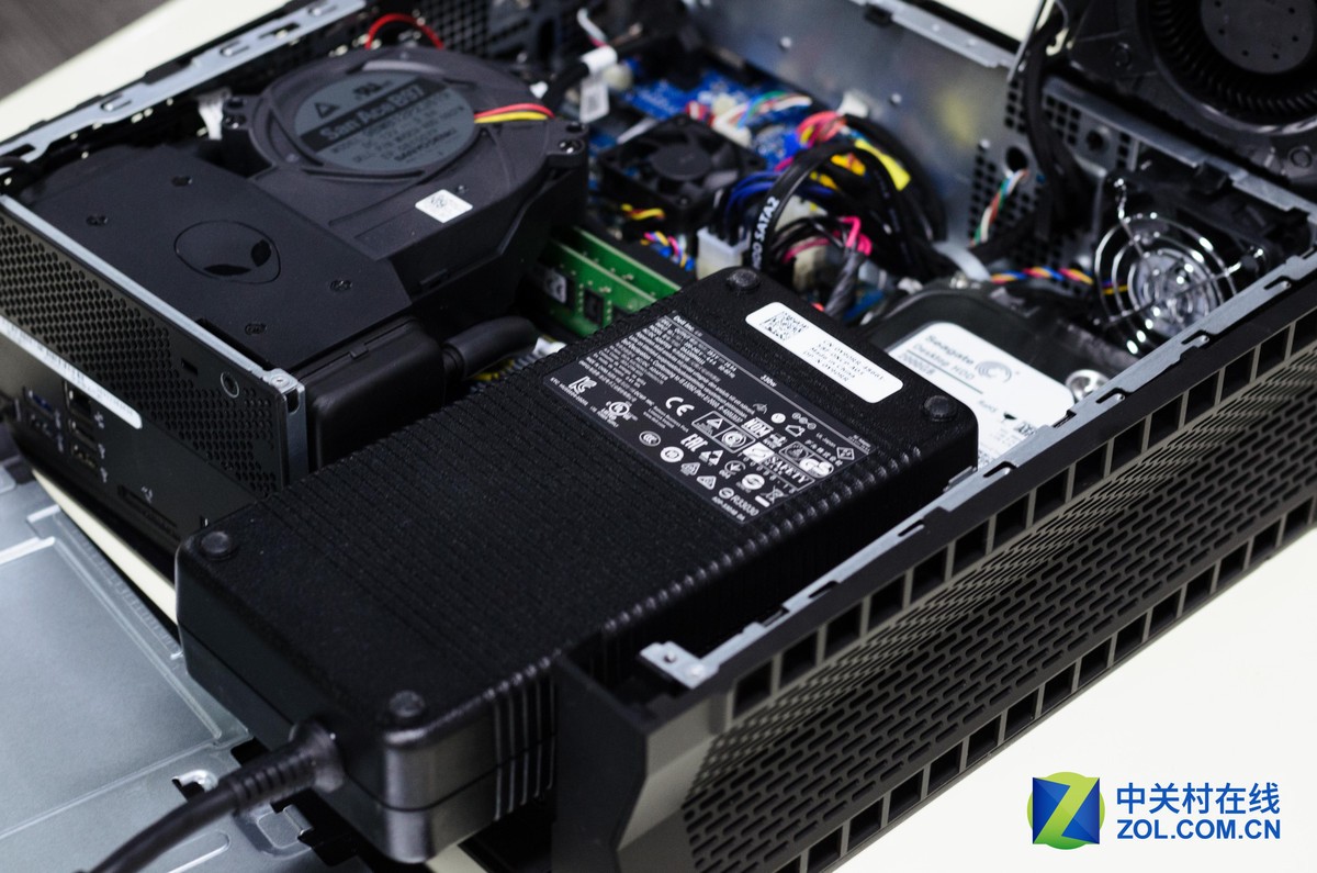 【高清图】 家庭娱乐中心 alienware x51 r3 pc评测图6