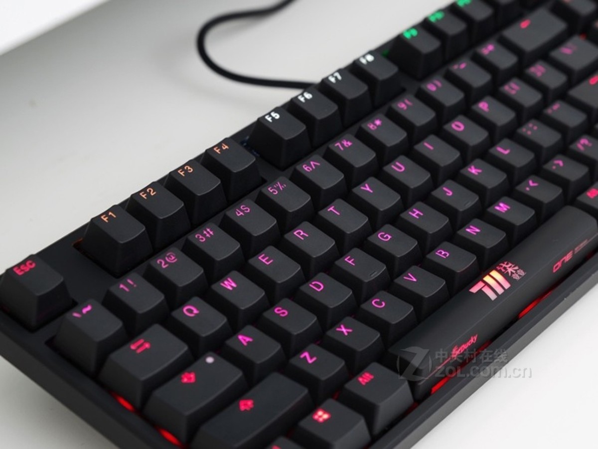 【高清图】 魔力鸭(ducky)ducky one 7-11限定版混灯混轴机械键盘实拍