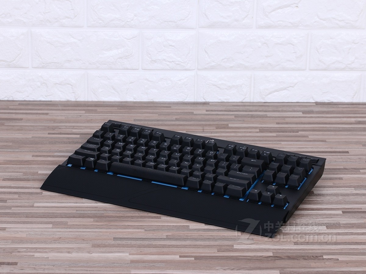 产品相关    海盗船k63机械键盘  图片筛选 类型: 场景: 颜色: 自动