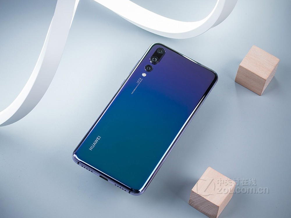 【高清图】 华为p20 pro 荣获2018年度科技产品优秀大奖图1