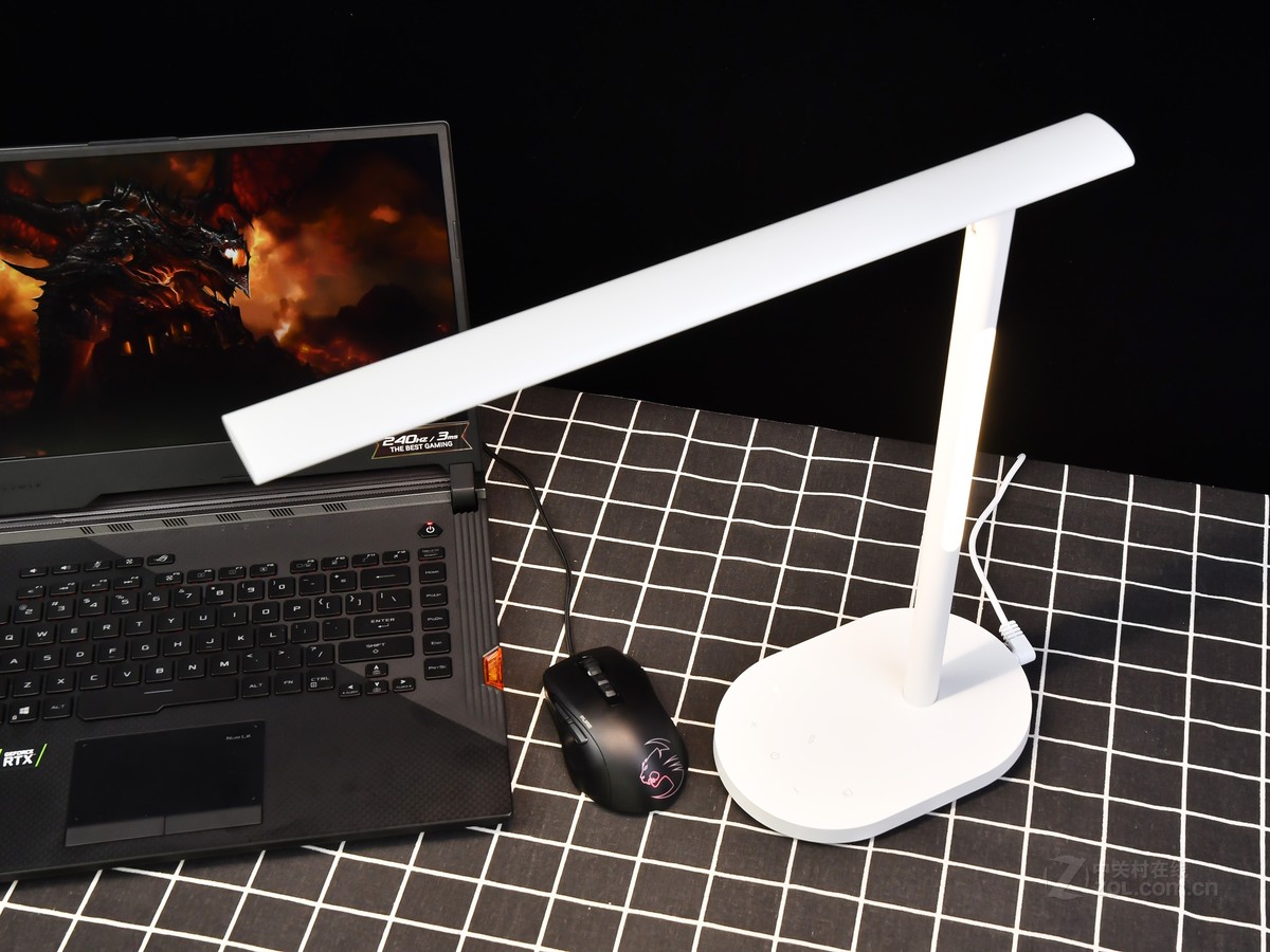 智能灯光 华为智能灯光 华为智能读写台灯 图片 原创图赏18 / 18隐藏