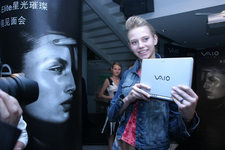 2005elite世界精英模特大赛国际总决赛昨晚在上海大舞台落下帷幕,来自