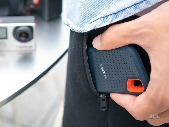 闪迪e60至尊极速 1tb