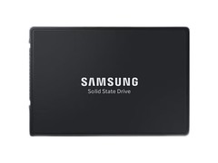 ����PM1743 15.36TB