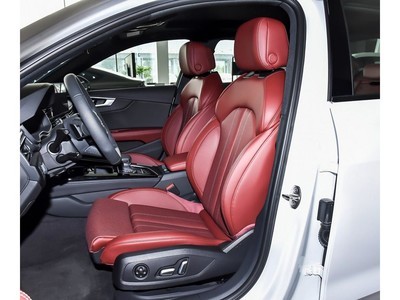 �µ�A4L 2025�� 200���������� 40 TFSI ʱ�ж����ͳ�������4