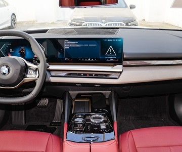 ����5ϵ 2025�� 525Li ������װ�пط�����2