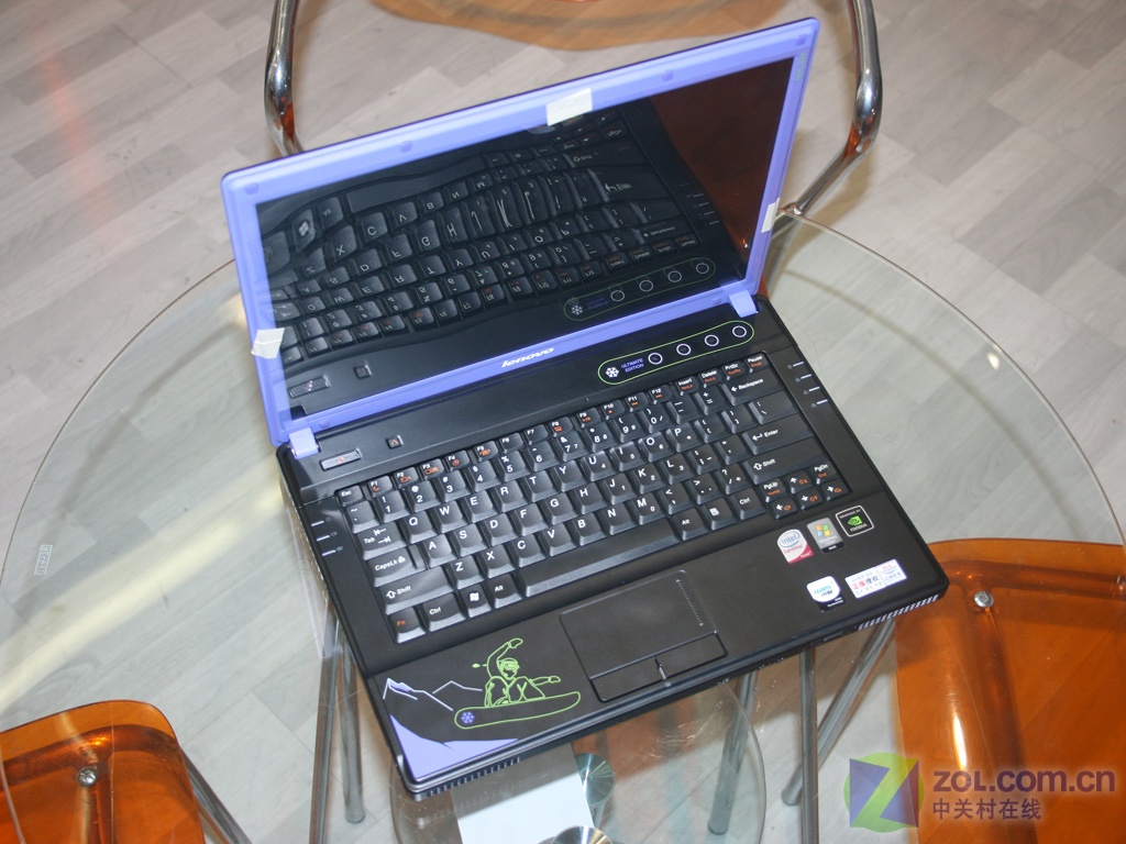 【高清图】 单板滑雪主题 联想g430极限运动版上市图1