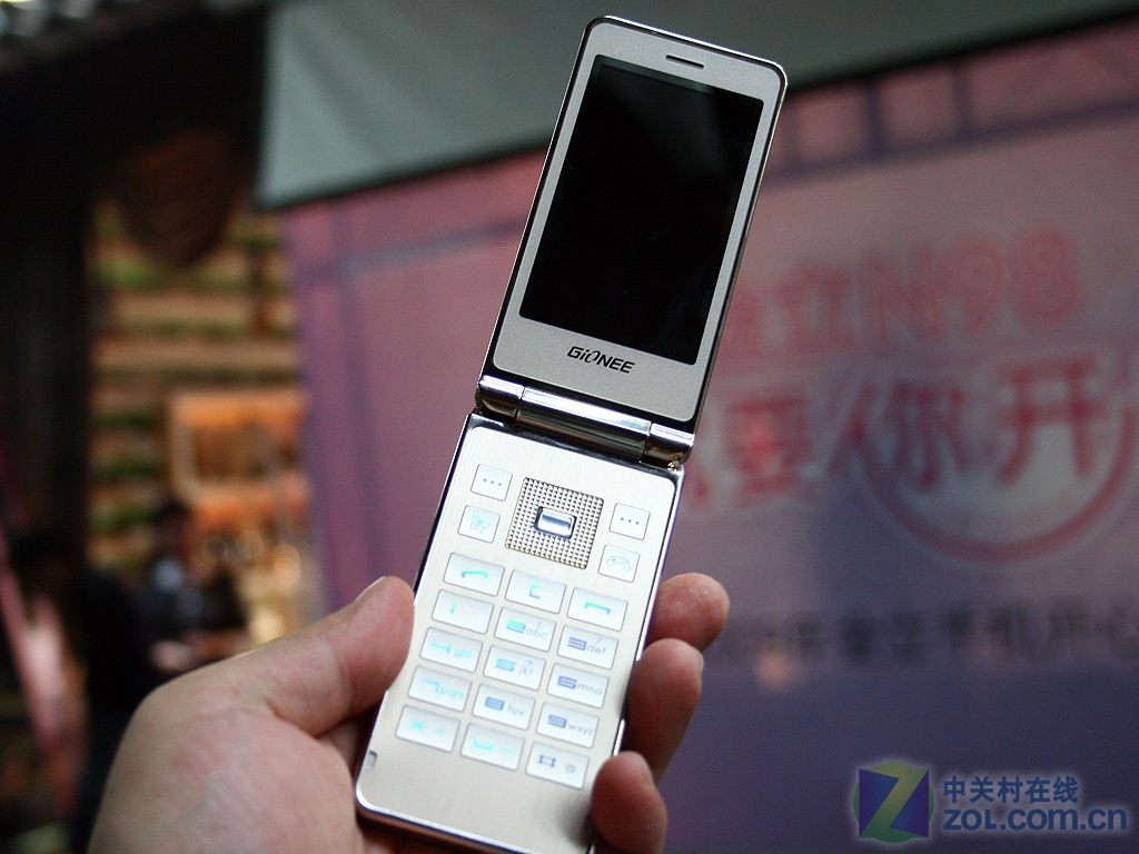 【高清图】 实用又好用 金立n98社交手机亮相后海图4