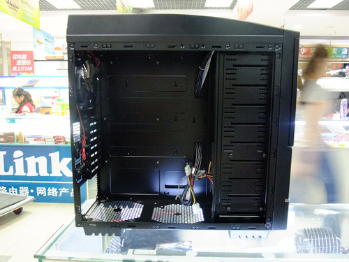 żħ SF900569 