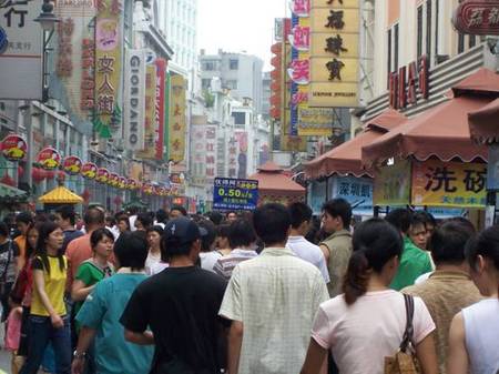 巨大的人流蕴藏的是无限的商机,优得网第一个吃"螃蟹"