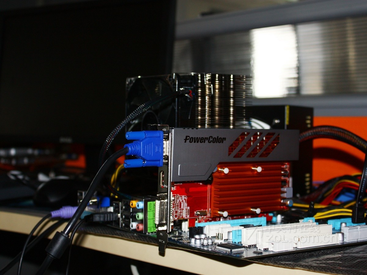 显卡 迪兰显卡 迪兰恒进hd5450绿色版512hm 图片 整体外观图 19 / 27