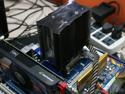 极限测试考验 全裸GAMERSTORM能挺多久