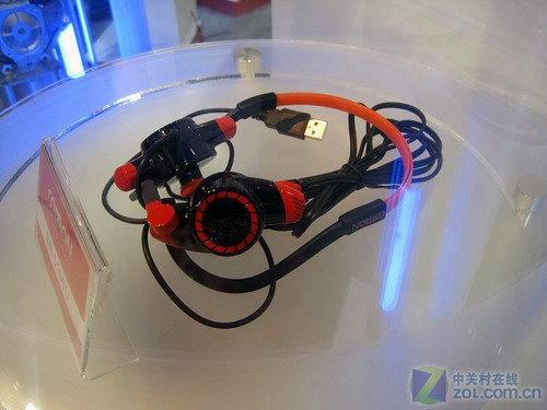 ces2011cotron机械风格耳机现身展会