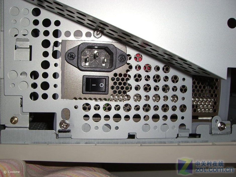 老古董再利用crt显示器摇身变机箱