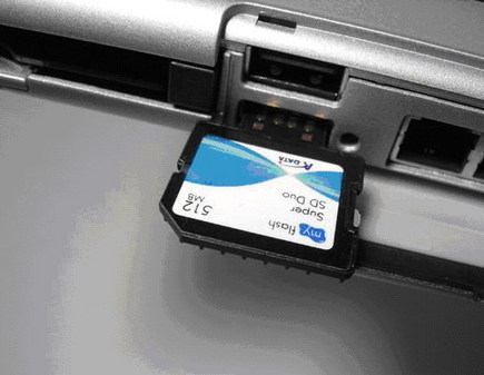 内存卡怎么装入读卡器 ceXczUvrE5LCQ.jpg