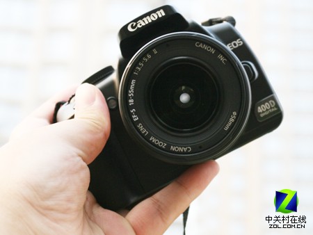 手持佳能EOS 400D
