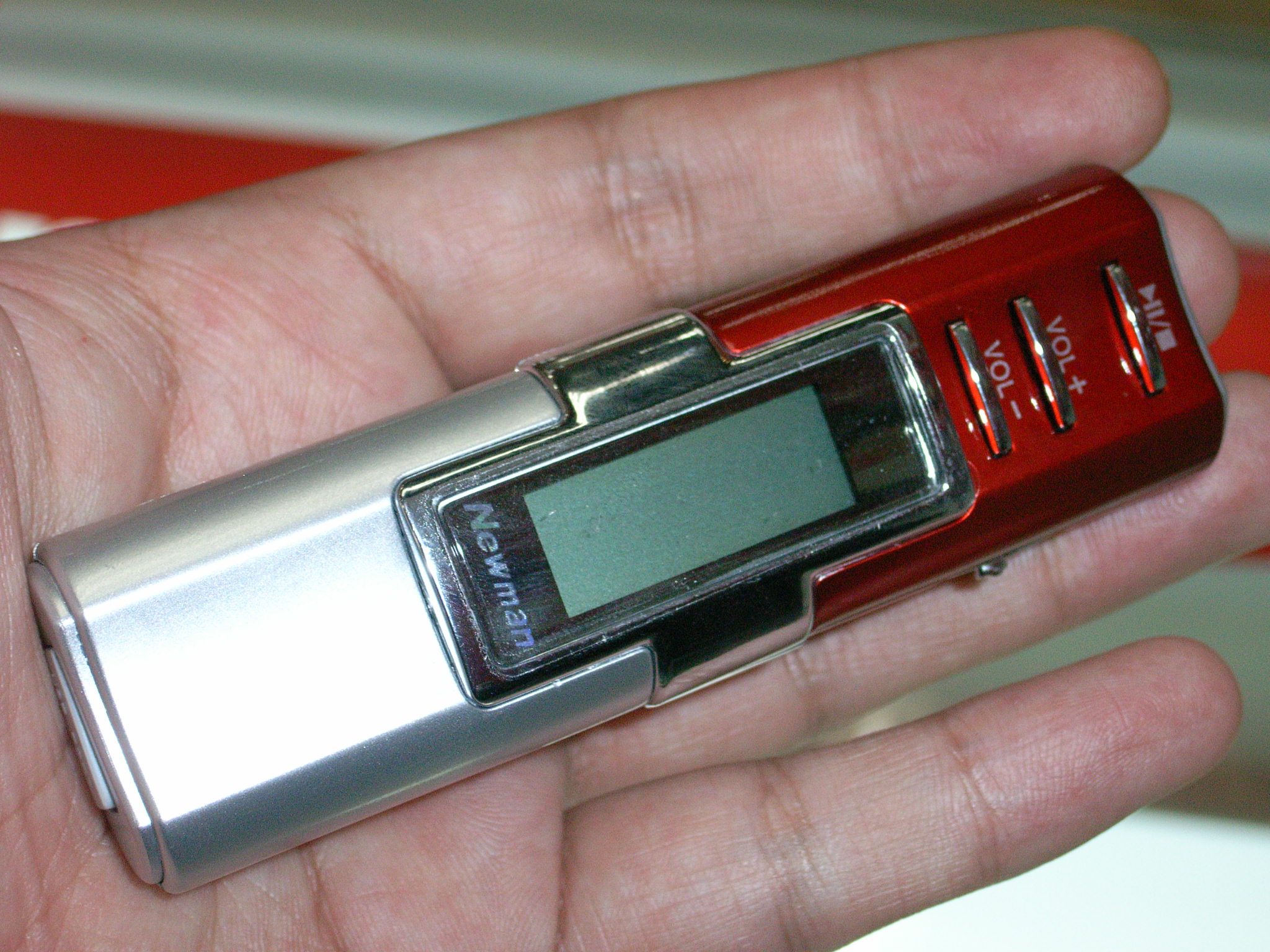 名牌mp3比u盘便宜 纽曼口红跌破百元 (3/4)