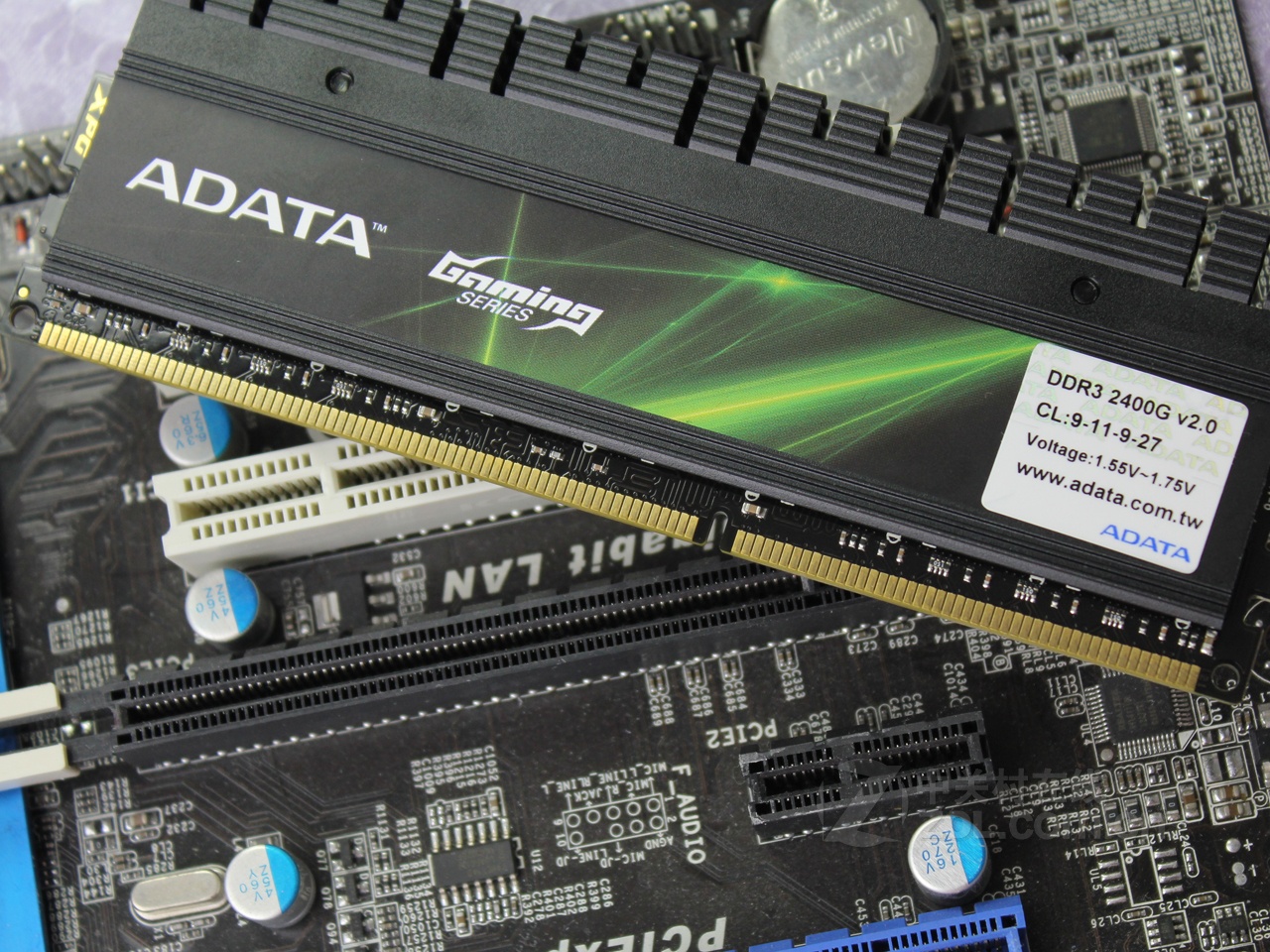 威刚4gb ddr3 2400g(游戏威龙双通道系列套装)