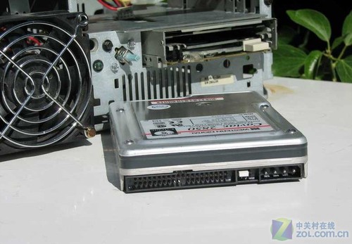 PC 300：首台配置USB接口的IBM主机_服务器产业-中关村在线
