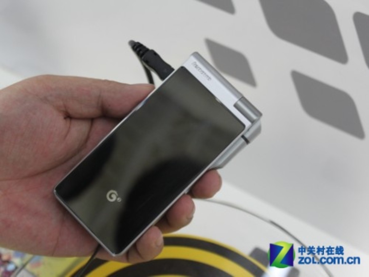 手机 联想手机 联想td88t 图片 返回综述页 1 / 10隐藏