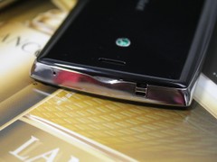 索爱 LT18i 黑色 底部图