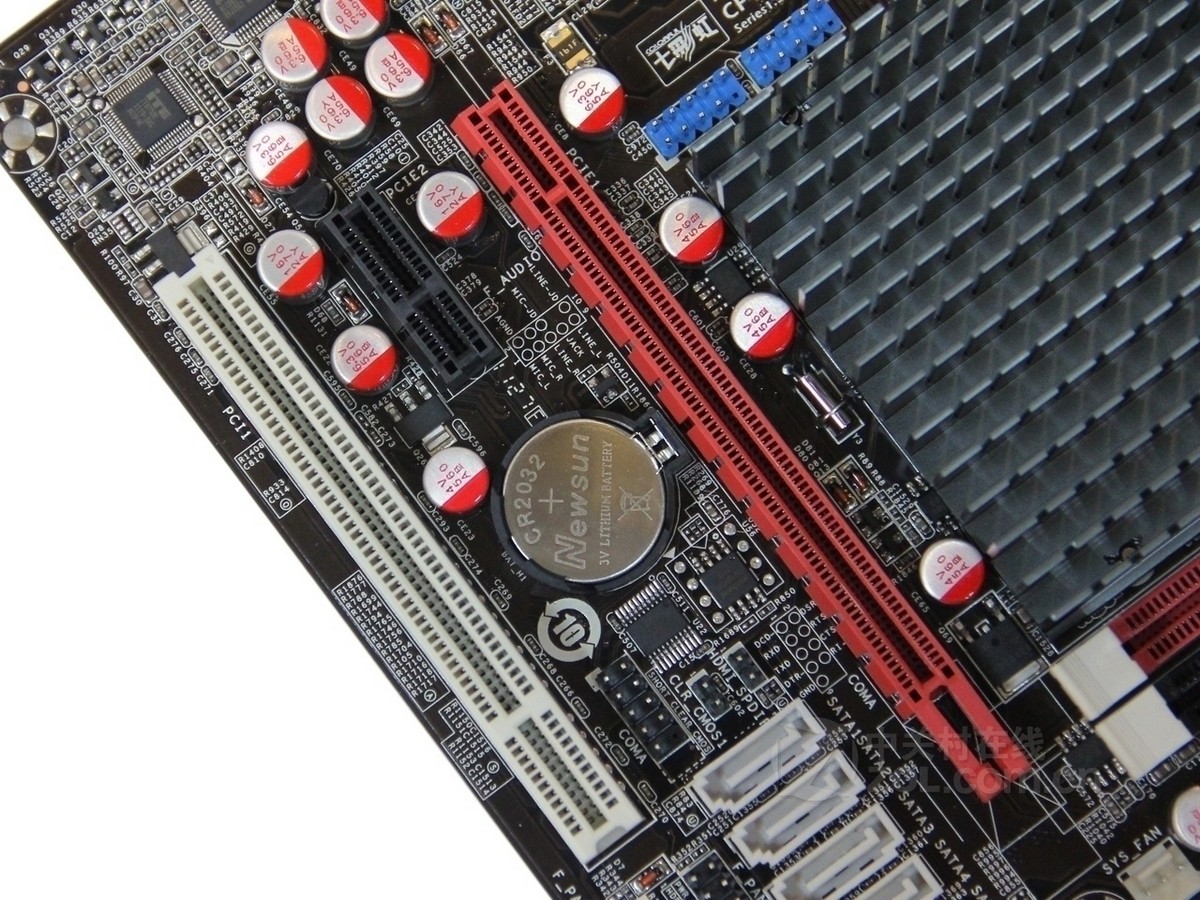 【高清图】 七彩虹(colorful)速能ae50 v15显卡插槽 图5