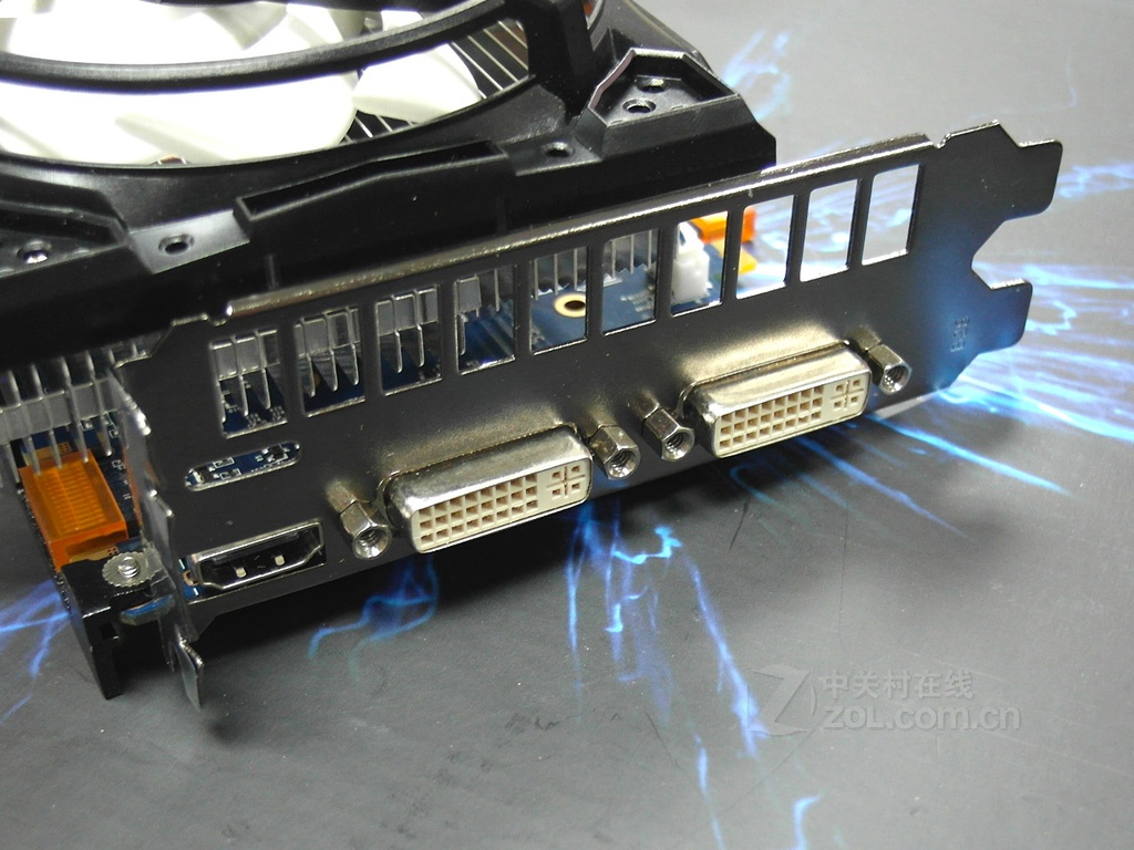 显卡 盈通显卡 盈通gtx560se-1024gd5游戏高手 图片 实拍图1 / 21隐藏