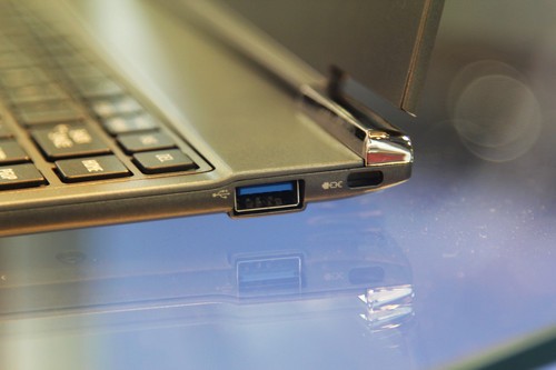 CeBIT2012����֥������Z830����չ̨ 