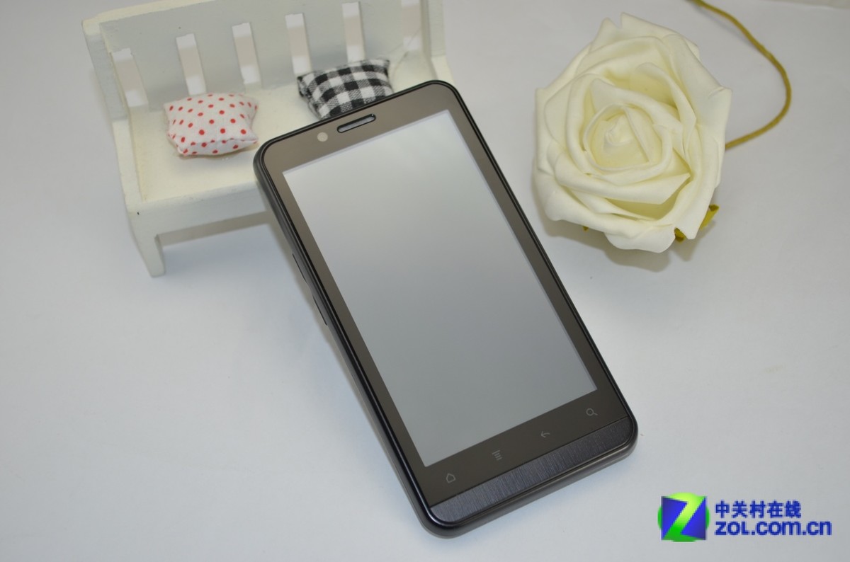 手机 卓普手机 zopo zp200 图片 返回综述页4 / 4隐藏