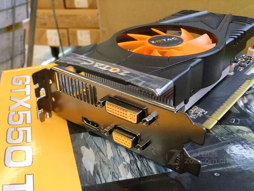 索泰gtx550ti-1gd5 雷霆版 pb