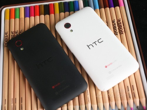 HTC T328t 多彩色 背面图