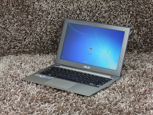 华硕 UX21A银色 外观图