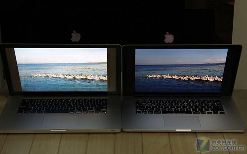 ���ӵ�ʱ����ߵ���ͨ MBP ����ͨ�ʼǱ�һ���������˷��׵��������������వ��ϸ�ڶ���ʧ�ˣ����ұߵ��ᱡ�� MBP��ɫ�ʱ���ʼ����һ��