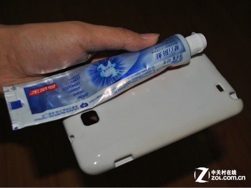 医用84消毒液怎么用橡皮／酒精谁有用 清洗白色手机套大作战_https://www.jmylbn.com_新闻资讯_第8张