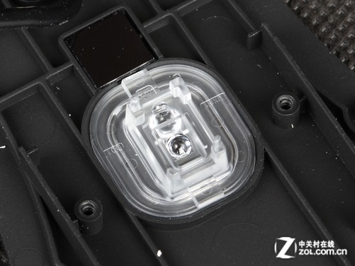 razer太攀皇蛇游戏鼠标引擎成像透镜直接放置于底盘之上