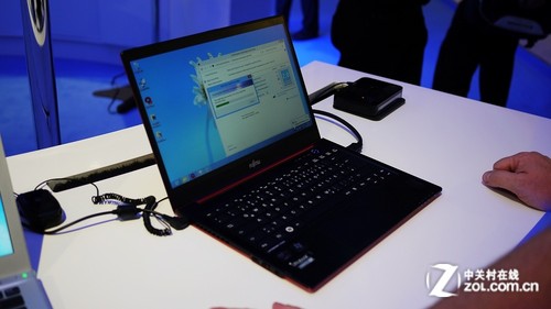 IFA2012��Ӣ�ض�չ̨���ҳ����������� 