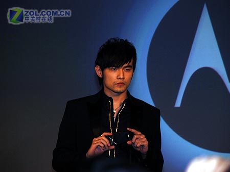 摩托e6发布 周杰伦带来"黄金甲"mtv首播_摩托罗拉 e6_手机新闻-中关村